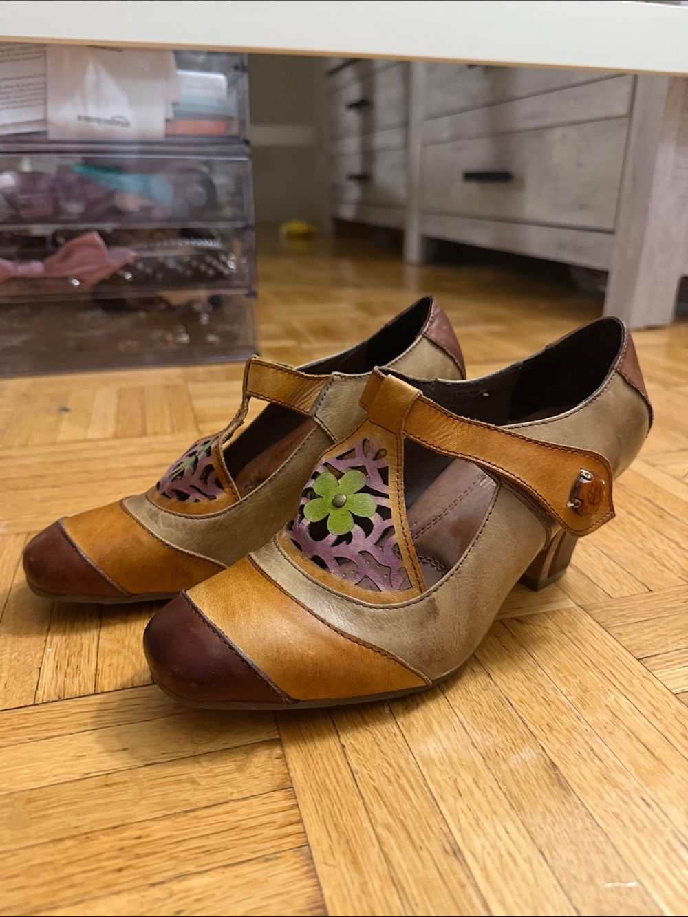 Women’s Two-Tone Tan & Brown Floral Cutout Mary Jane Heels